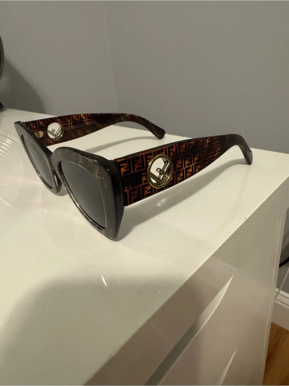 Fendi Tortoiseshell FF-Pattern Cat Eye Sunglasses - Brown